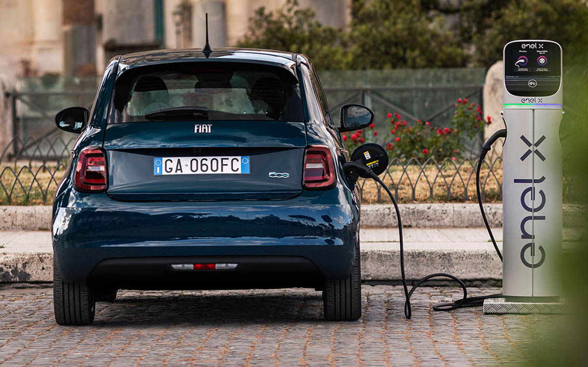 I SERVI DI REGIME SPUTTANANO L' AUTO ELETTRICA