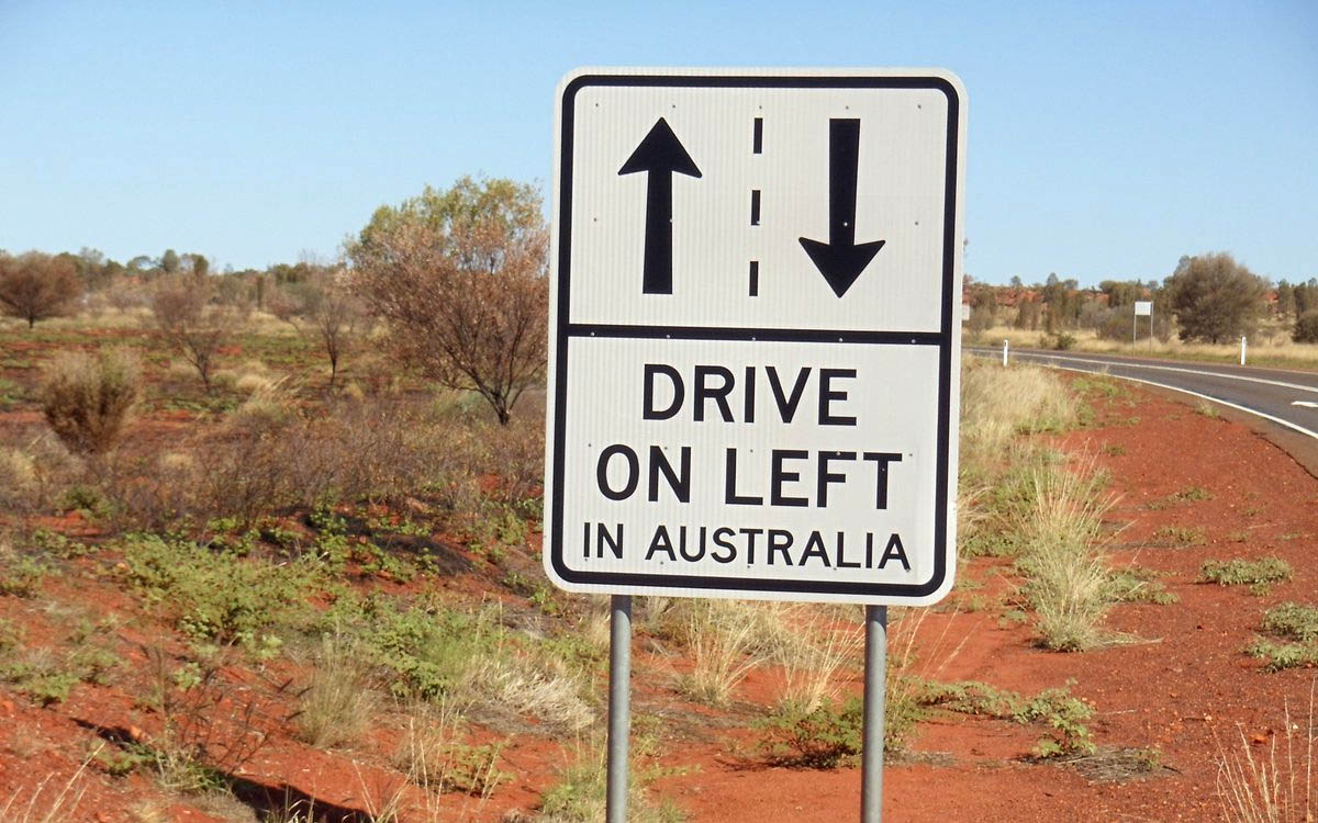 Guida a destra VS guida a sinistra