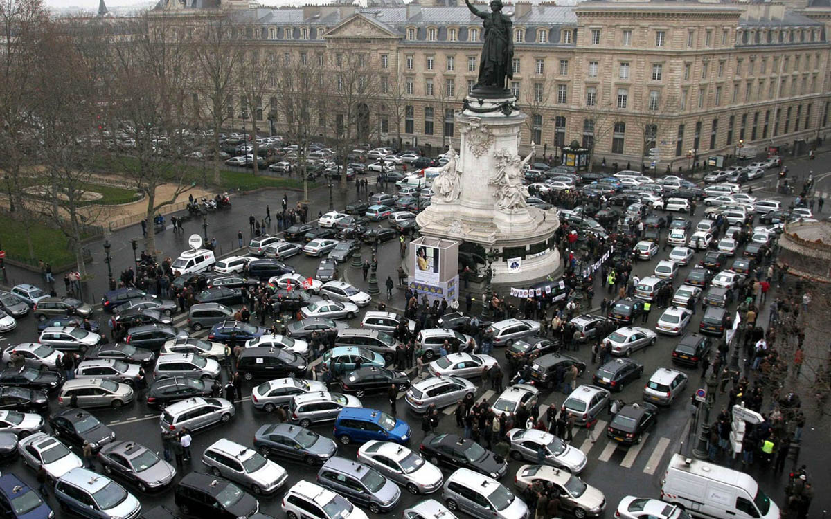 L’ultima stronzata dei francesi: limite a 30 km/h L’ultima stronzata dei francesi: limite a 30 km/h