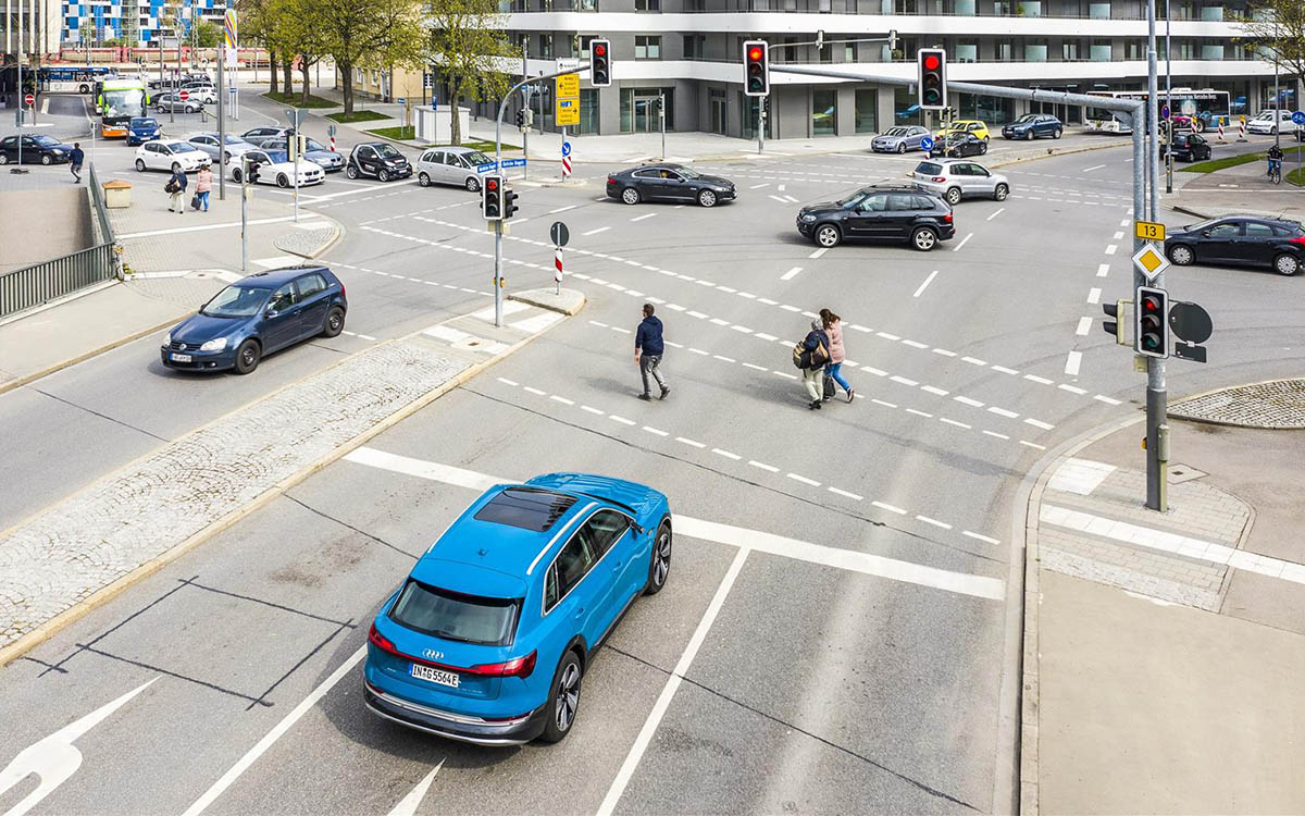 Guida autonoma: ma la smettiamo di fumare cose strane? Guida autonoma: ma la smettiamo di fumare cose strane?