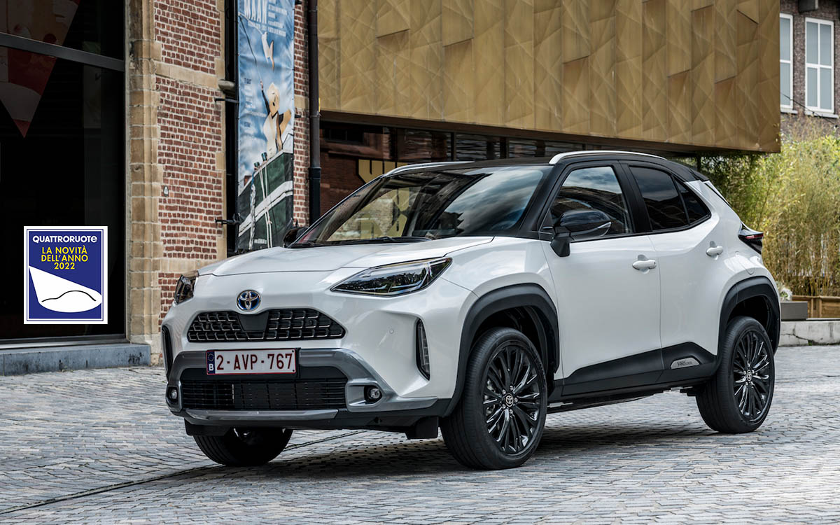 Per Quattroruote la novità dell’anno 2022 è la Toyota Yaris Cross: ma mi faccia il piacere!