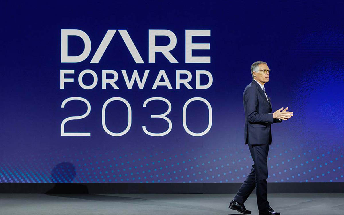 Carlos Tavares: “Ma cos’è questo tombino elettrificato?” Carlos Tavares: “Ma cos’è questo tombino elettrificato?”