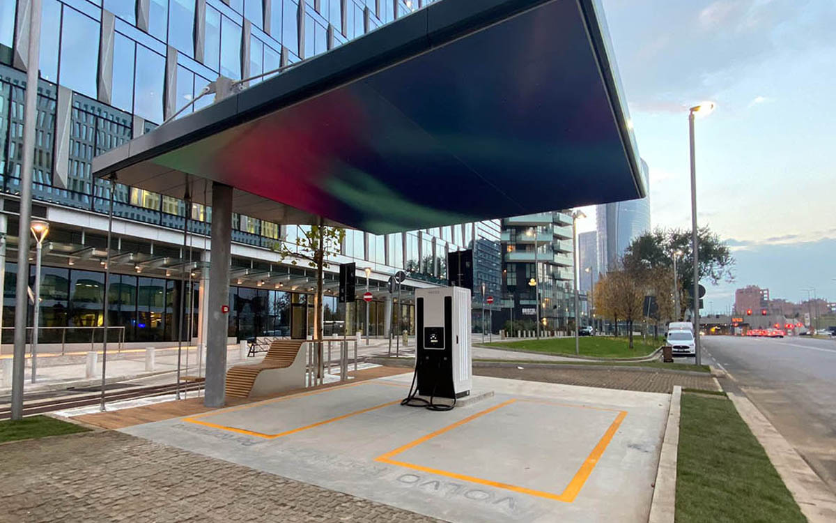 Colonnine di ricarica: crescono ma non si vedono (e non funzionano) Colonnine di ricarica: crescono ma non si vedono (e non funzionano)